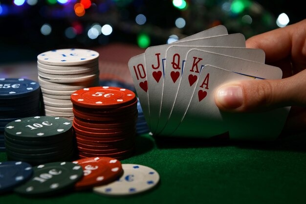 Live Andar Bahar dealer at kelas4d login studio, showing key card and betting interface on mobile